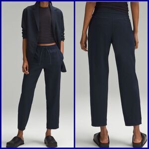 Lululemon Tapered-Leg Mid-Rise Pant 7/8 Length Luxtreme True Navy NWT size LARGE